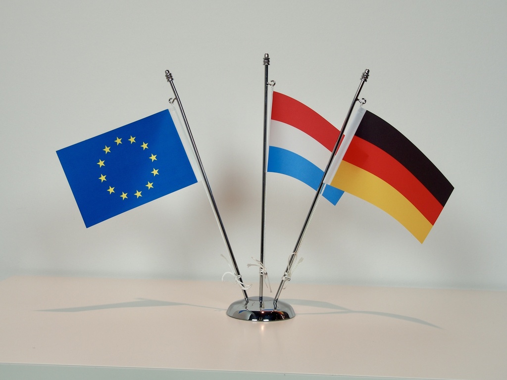 Socle et 3 hampes chromées de 30 cm 