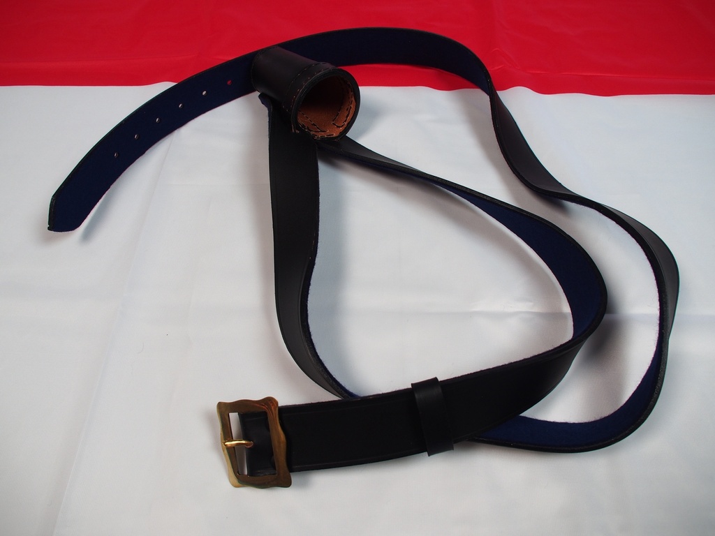 Baudrier en cuir noir doublé feutrine velours 