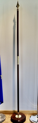 Socle en bois avec 3 hampes de 2 m en bois et lances